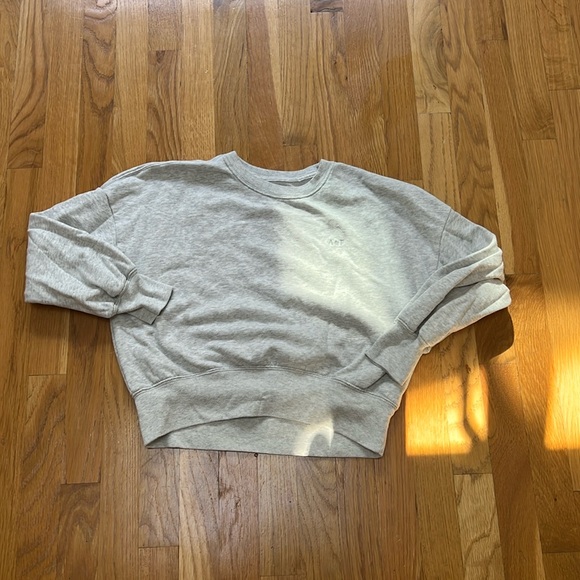 Light gray girls sweatshirt size 11/12 - Picture 1 of 4